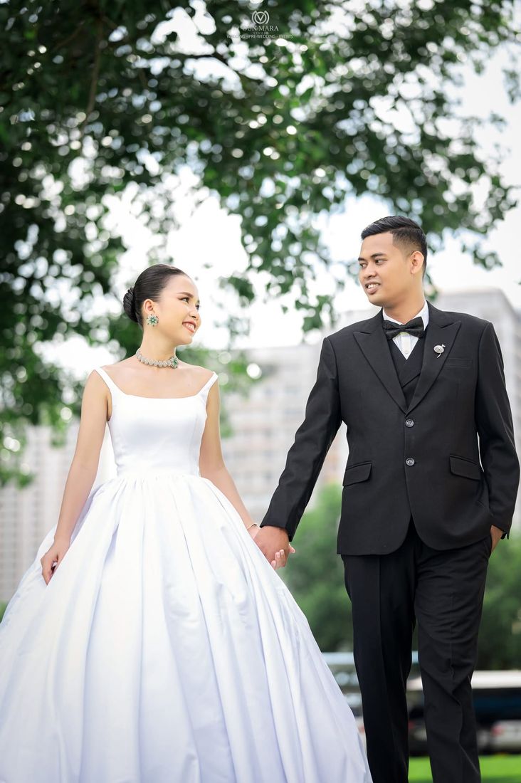 Sothea and Leakhena walking hand in hand